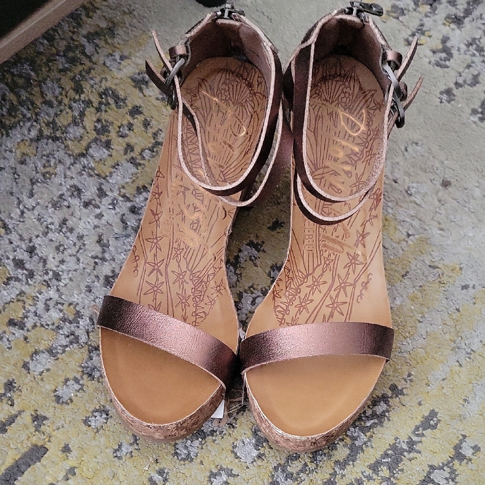 Blowfish Brown Sandals Minimalist Design